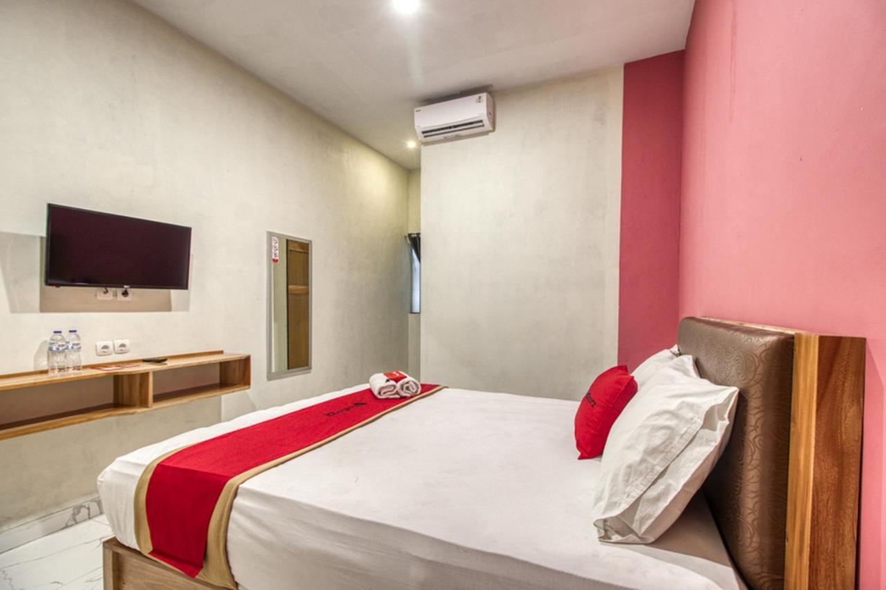 Reddoorz Plus @ Flory Hotel Yogyakarta Exterior foto