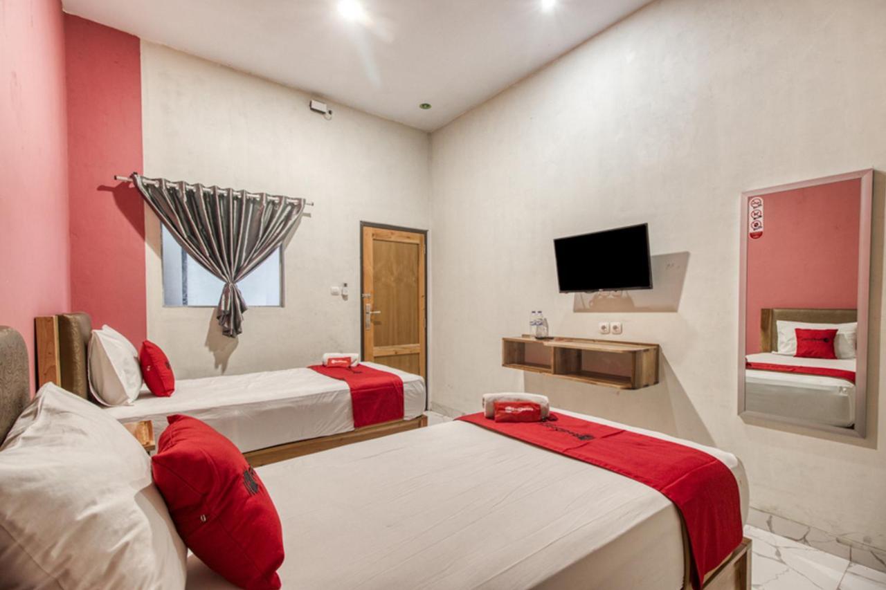 Reddoorz Plus @ Flory Hotel Yogyakarta Exterior foto